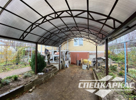 Навес из поликарбоната над парковкой автомобиля перед гаражом №73 - фото 1688