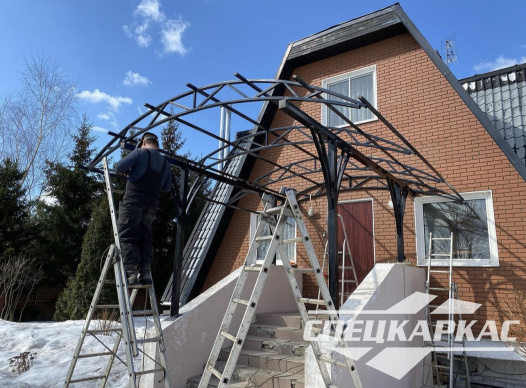 Навес из поликарбоната над входом в дом №46 - фото 1414