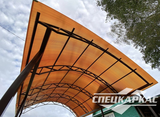 Простой навес для машины из поликарбоната №90 - фото 1859